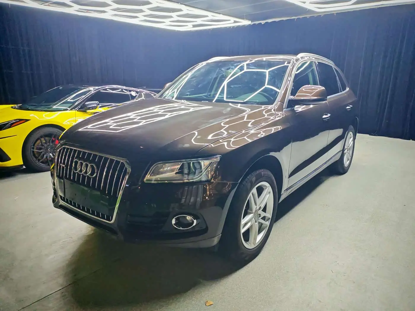 Audi Q5 2017 — Фото 1/8