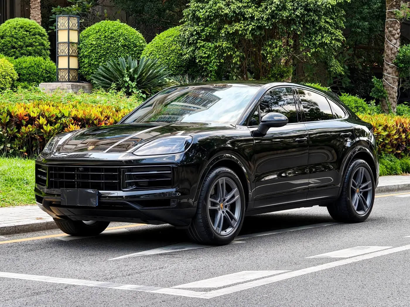 Porsche Cayenne 2023 — Photo 1/20
