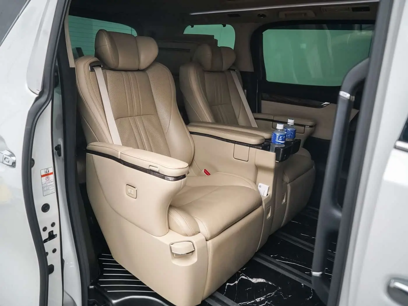 Toyota Vellfire 2021 — Photo 15/16