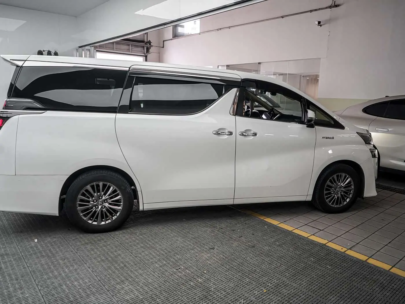 Toyota Vellfire 2021 — Photo 7/16