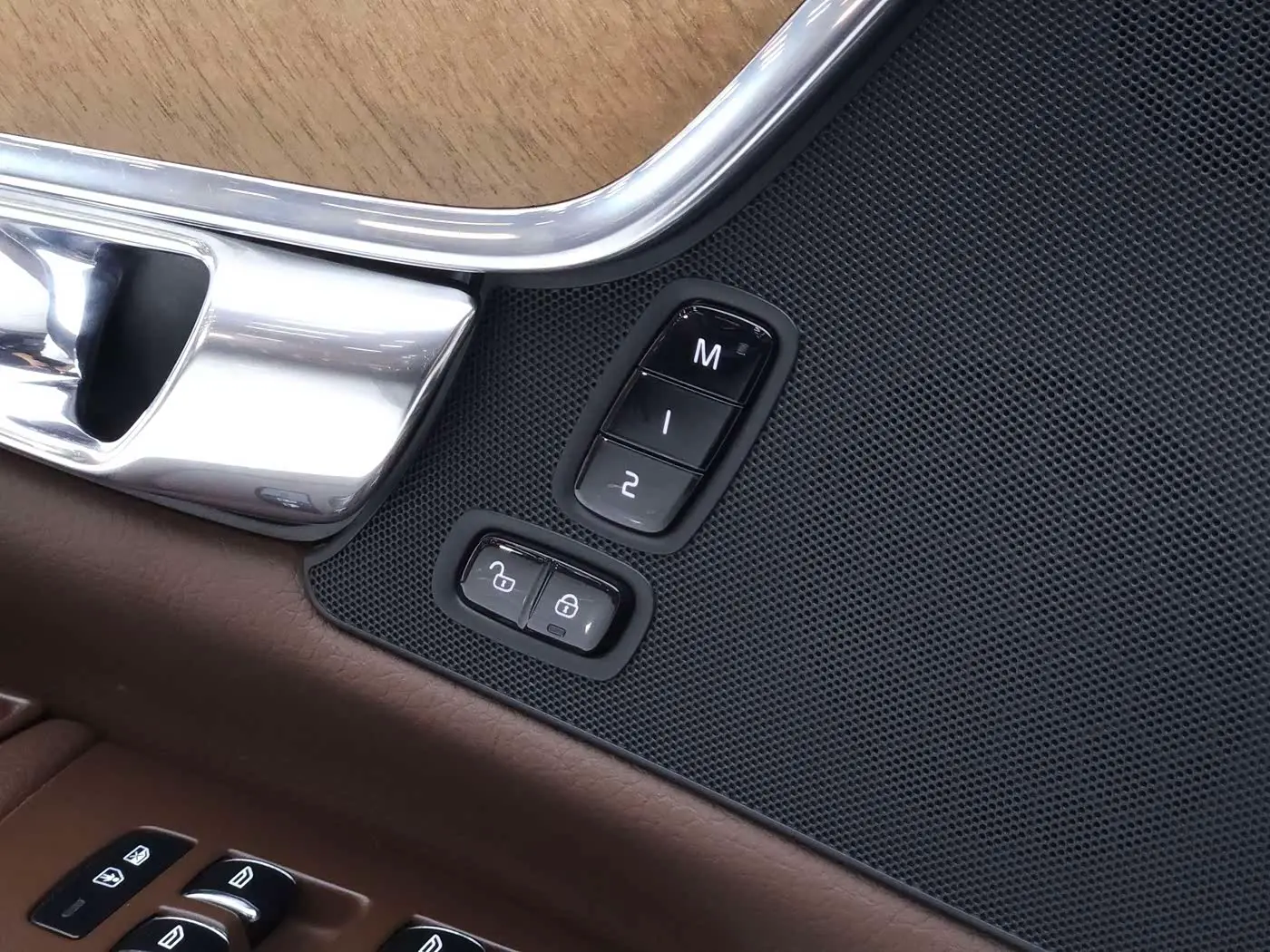 Volvo S90 Plug-in Hybrid 2021 — Фото 16/20