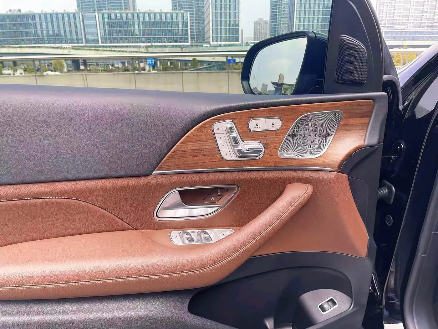 Mercedes-Benz GLE 2024 — Фото 16/17