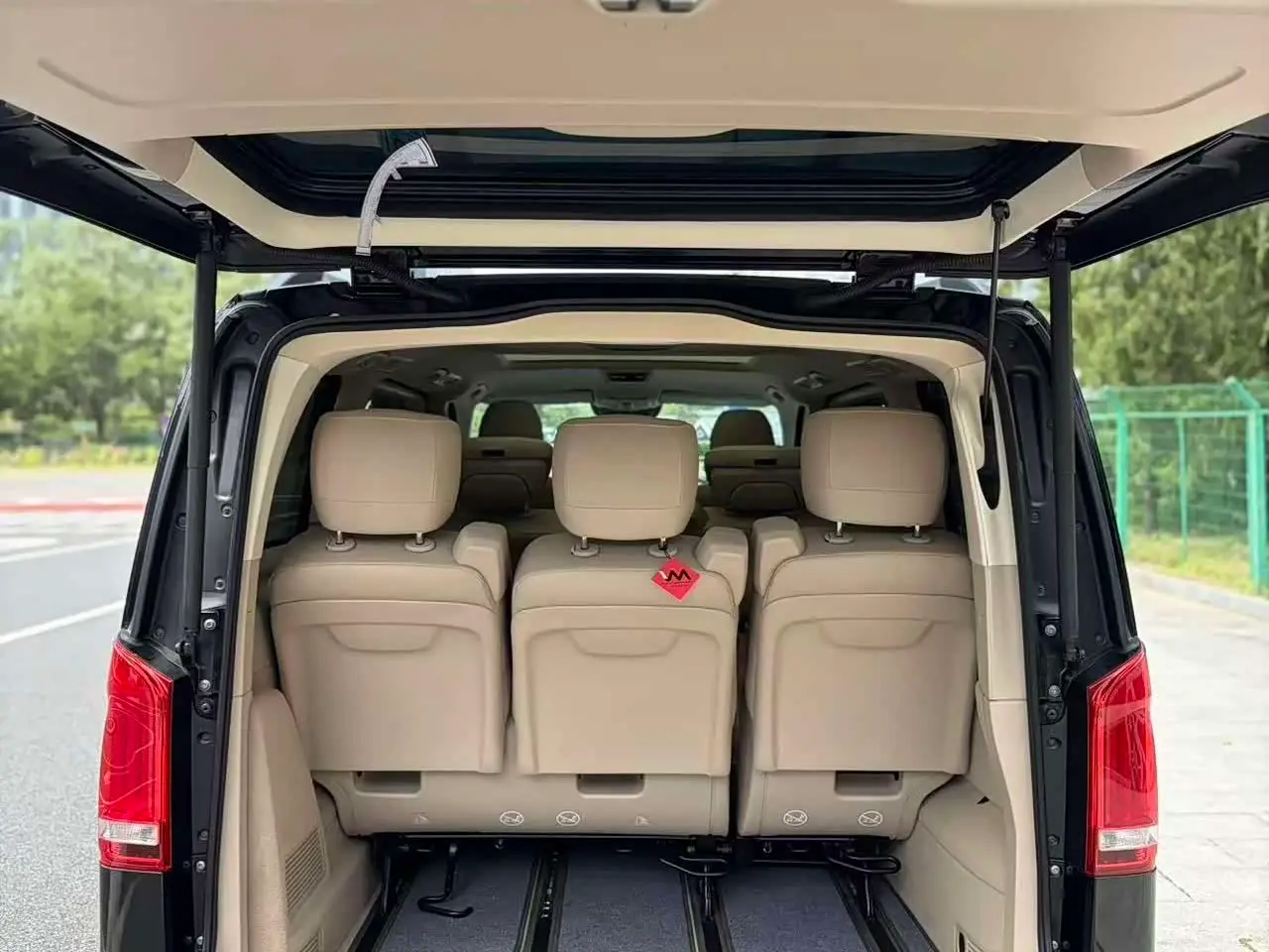Mercedes-Benz V-Class 2022 — Фото 19/19