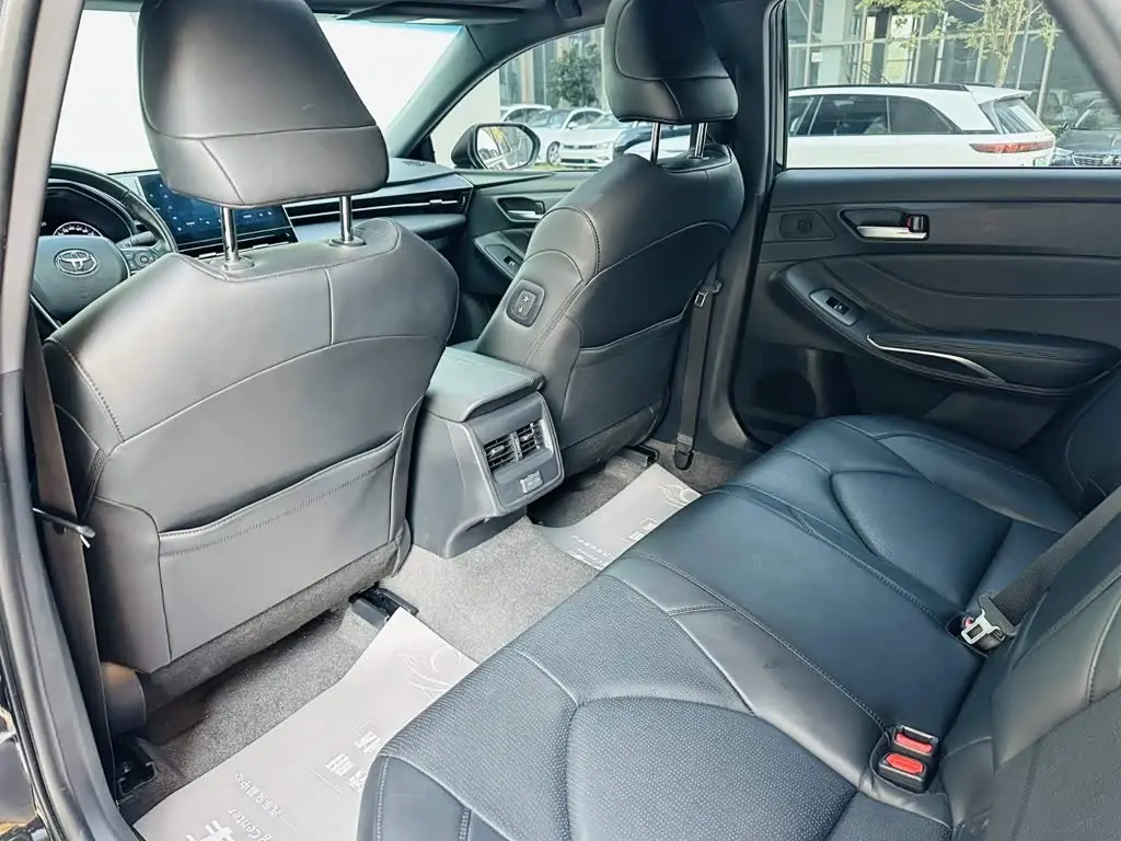 Toyota Avalon 2023 — Фото 10/20
