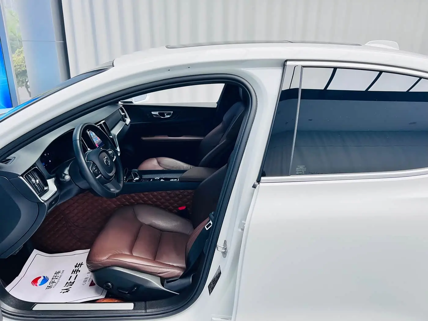 Volvo S60 2023 — ფოტო 17/20