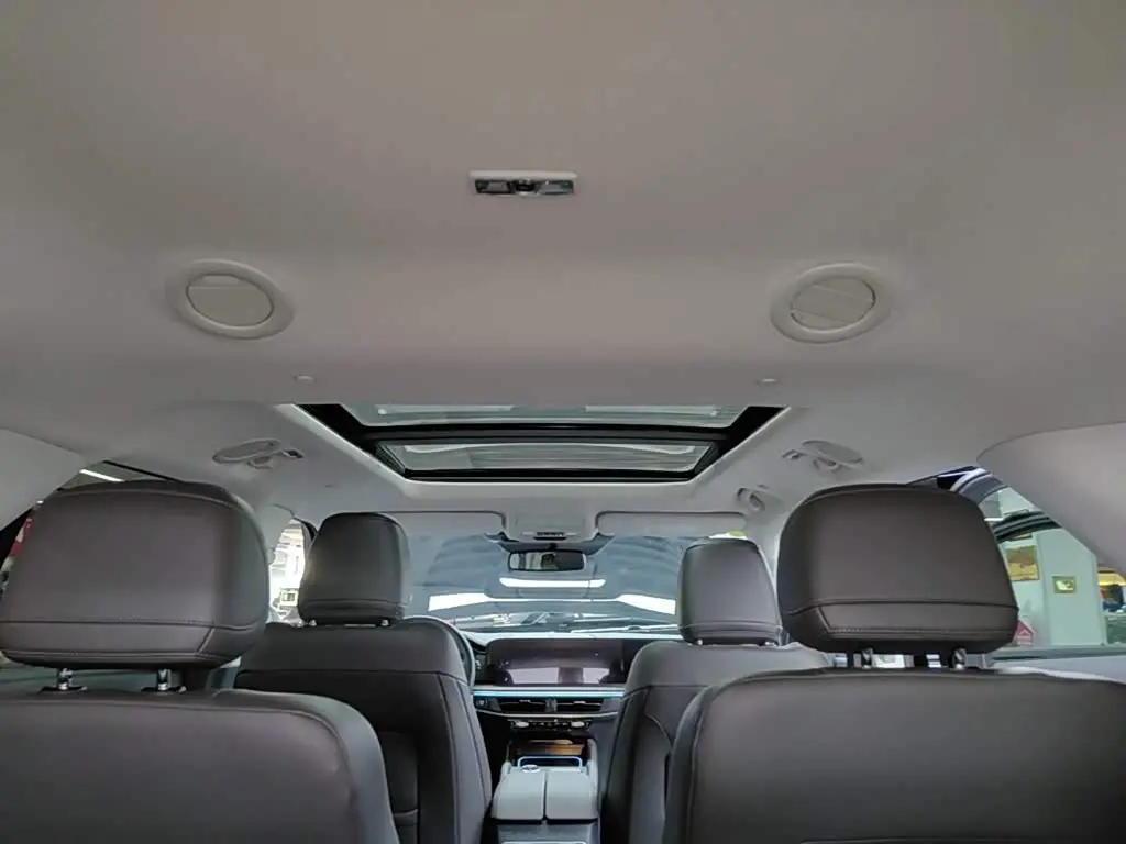 Ford Explorer 2025 — Фото 18/20
