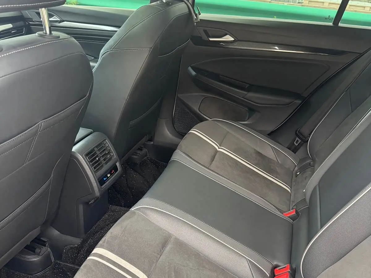 Volkswagen Golf 2022 — Photo 16/20