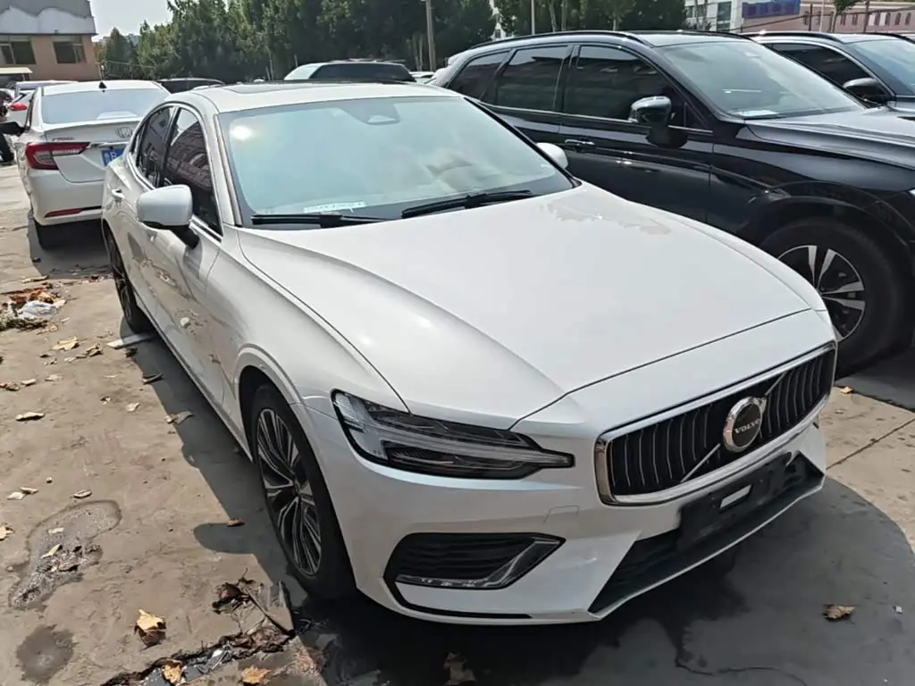 Volvo S60 Plug-in Hybrid 2022 — Фото 4/20