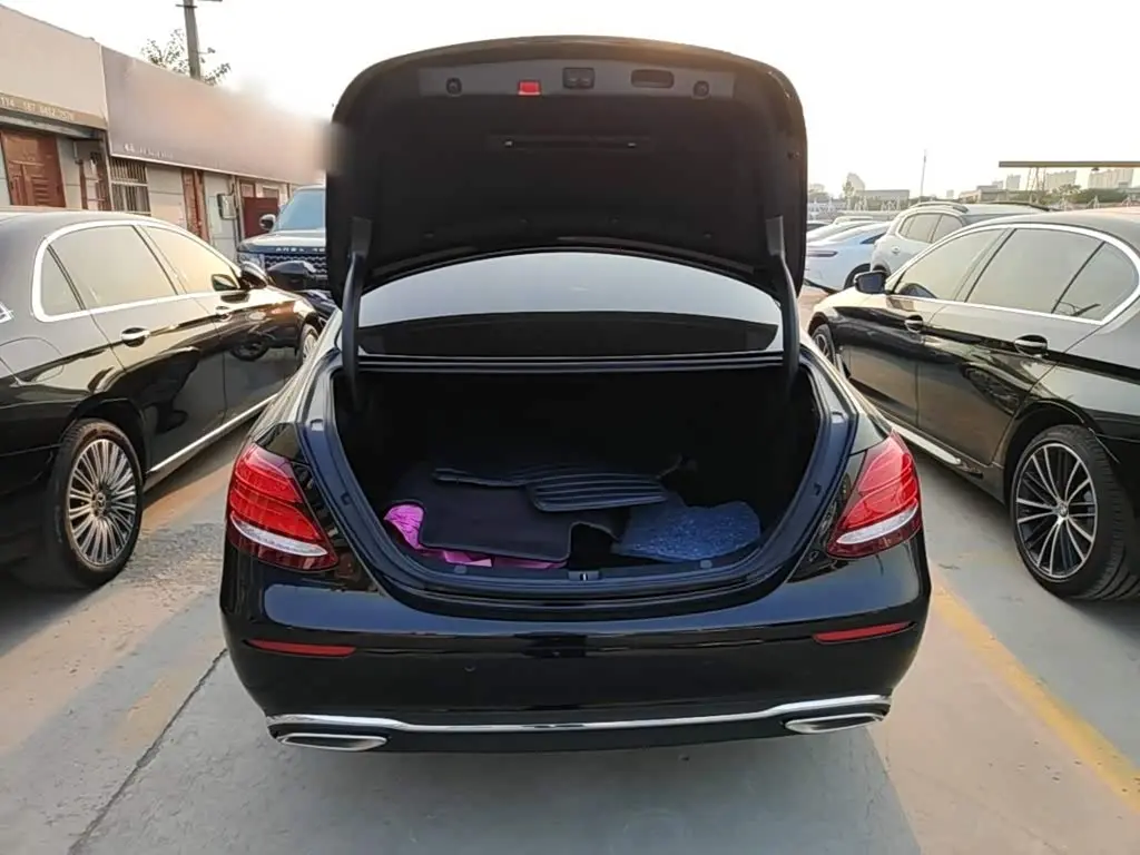 Mercedes-Benz E-Class 2020 — Photo 19/20