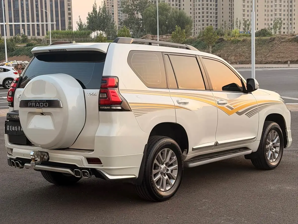 Toyota Prado 2018 — Photo 8/12