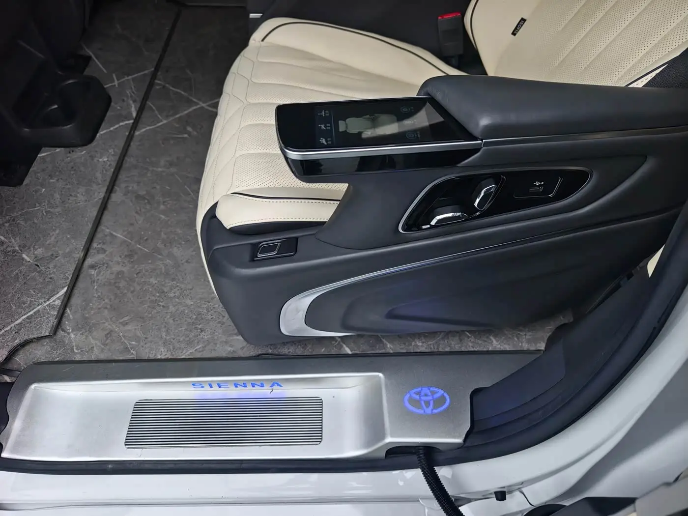 Toyota Sienna 2022 — Photo 12/20