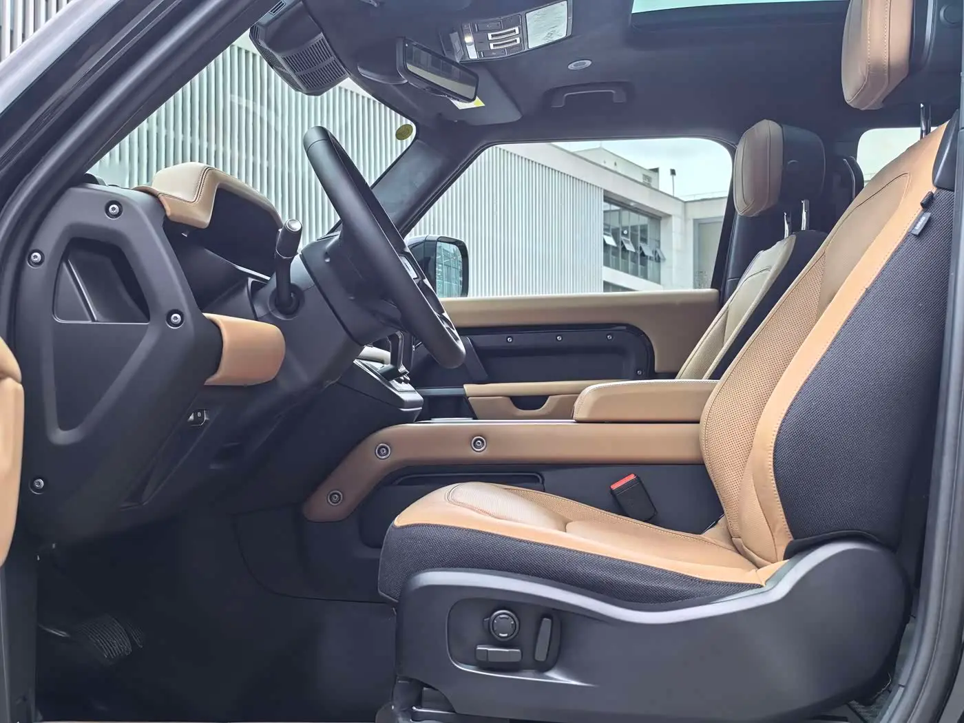 Land Rover Defender 2025 — Photo 13/19
