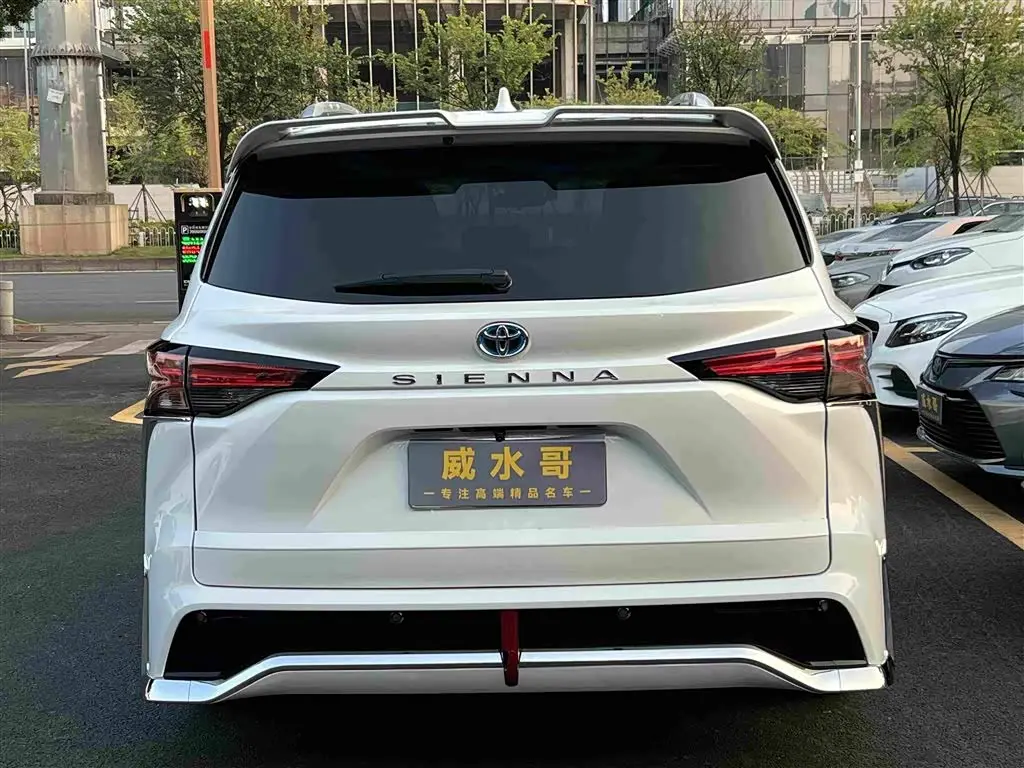 Toyota Sienna 2023 — Photo 7/20