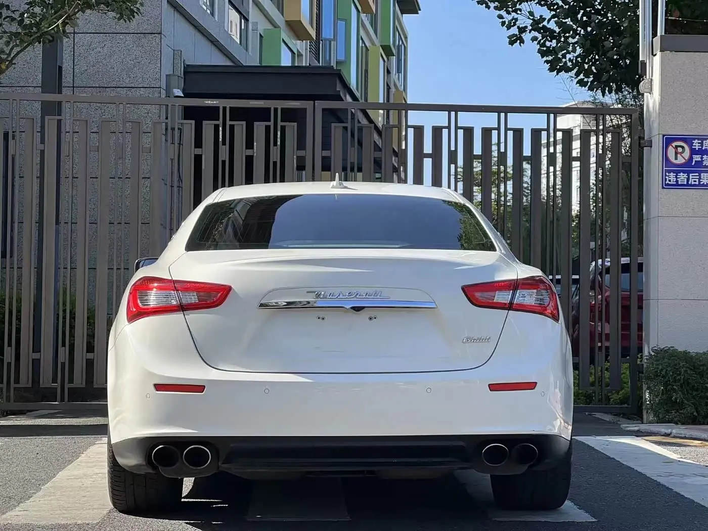 Maserati Ghibli 2016 — ფოტო 8/9