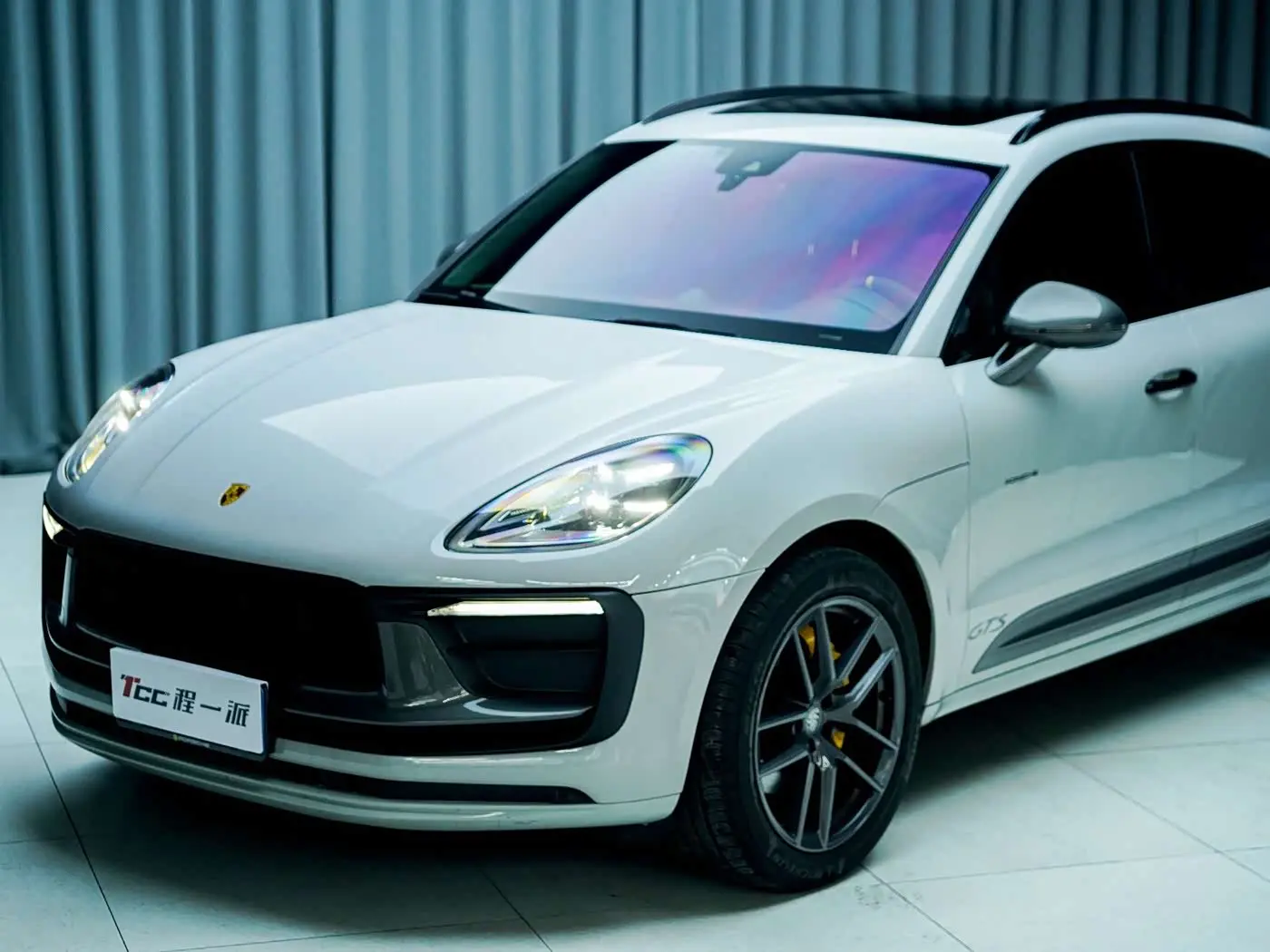 Porsche Macan 2023 — Photo 2/17