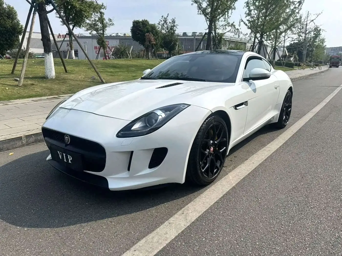 Jaguar F-TYPE 2018 — Photo 1/8