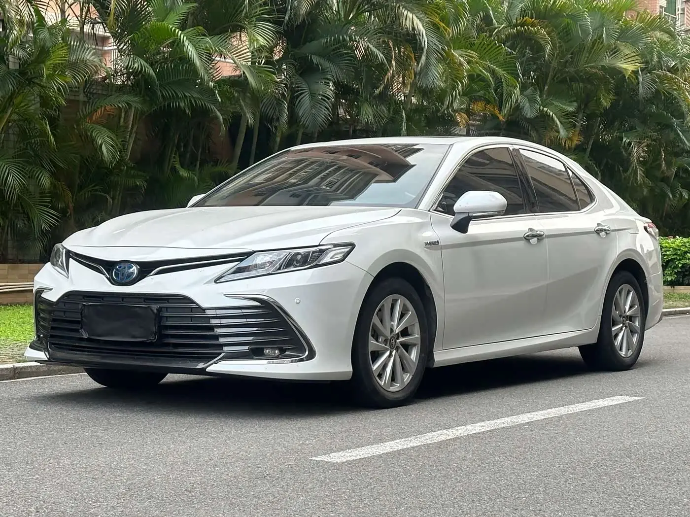 Toyota Camry 2021 — Photo 1/17