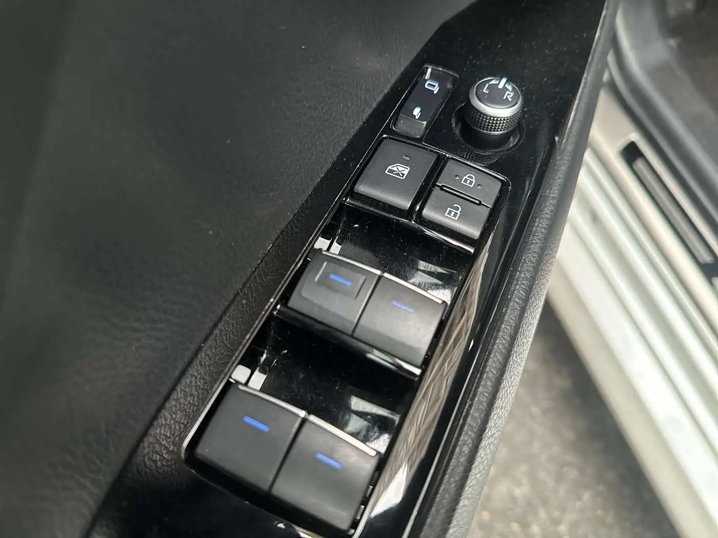 Toyota Camry 2021 — Photo 14/17