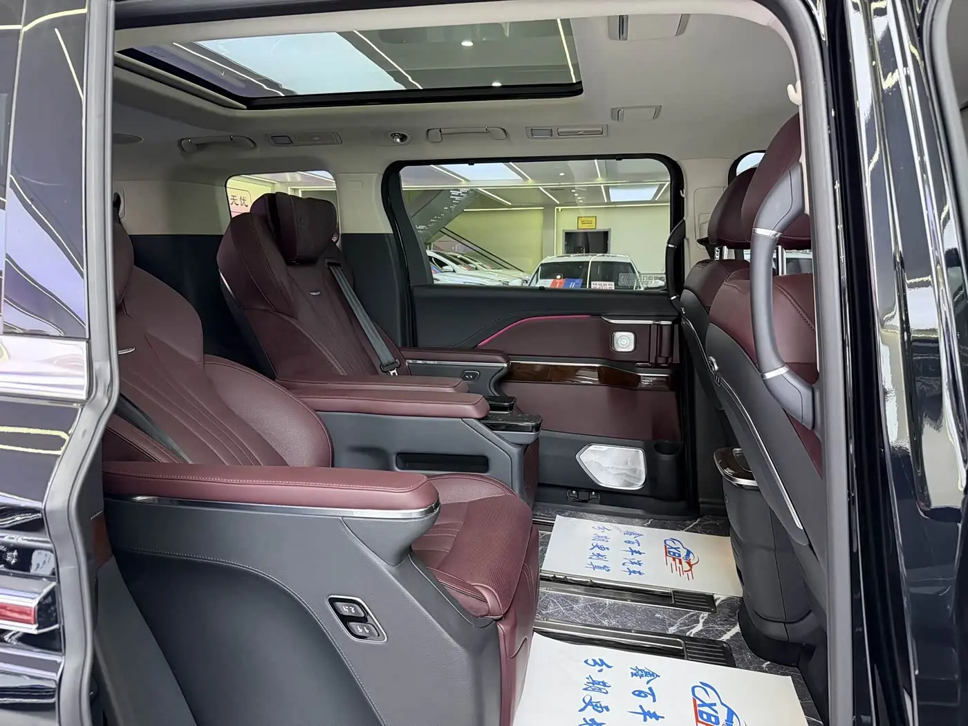 Hongqi HQ9 2023 — Photo 8/12