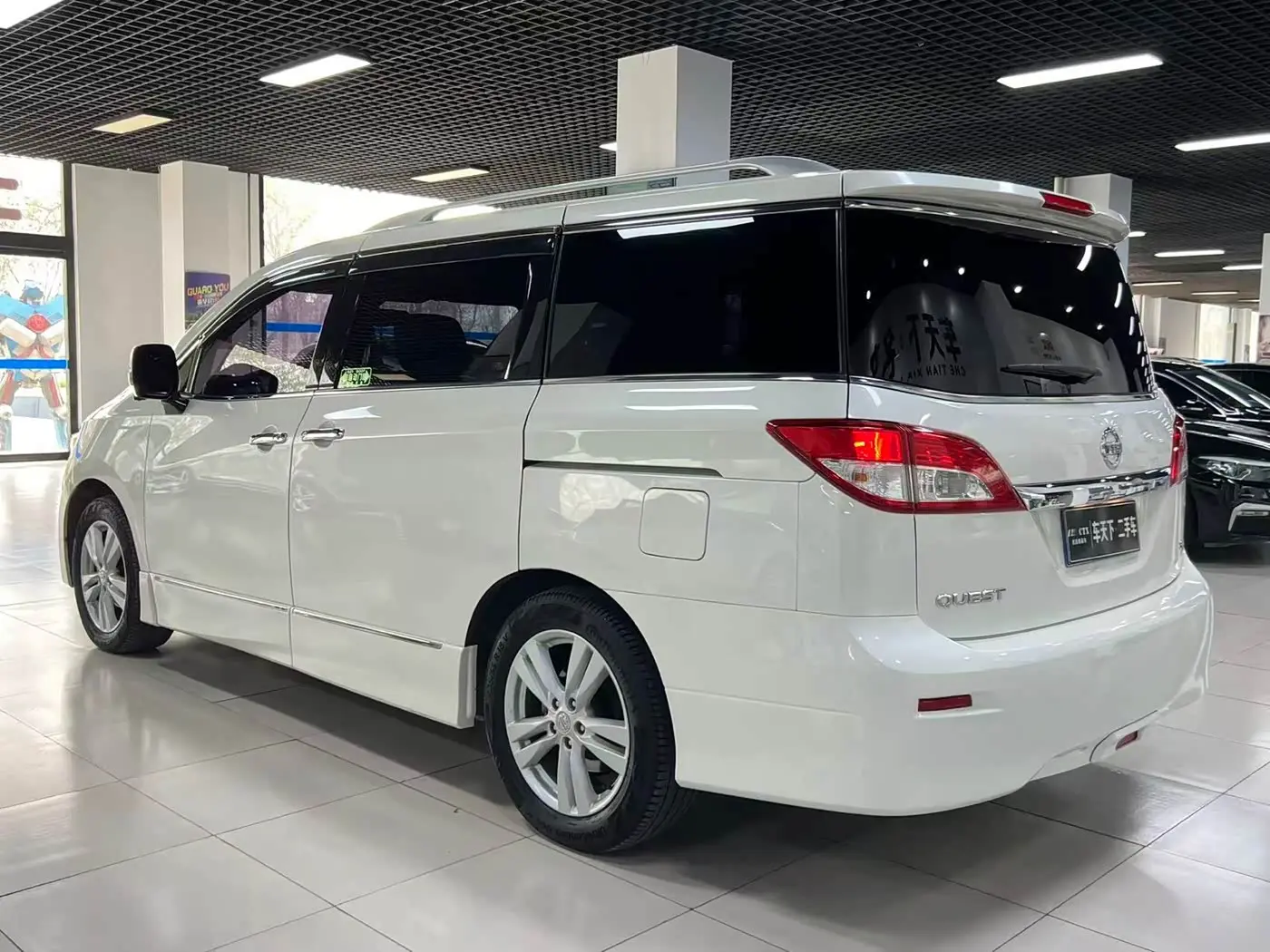 Nissan Quest 2017 — Фото 4/18