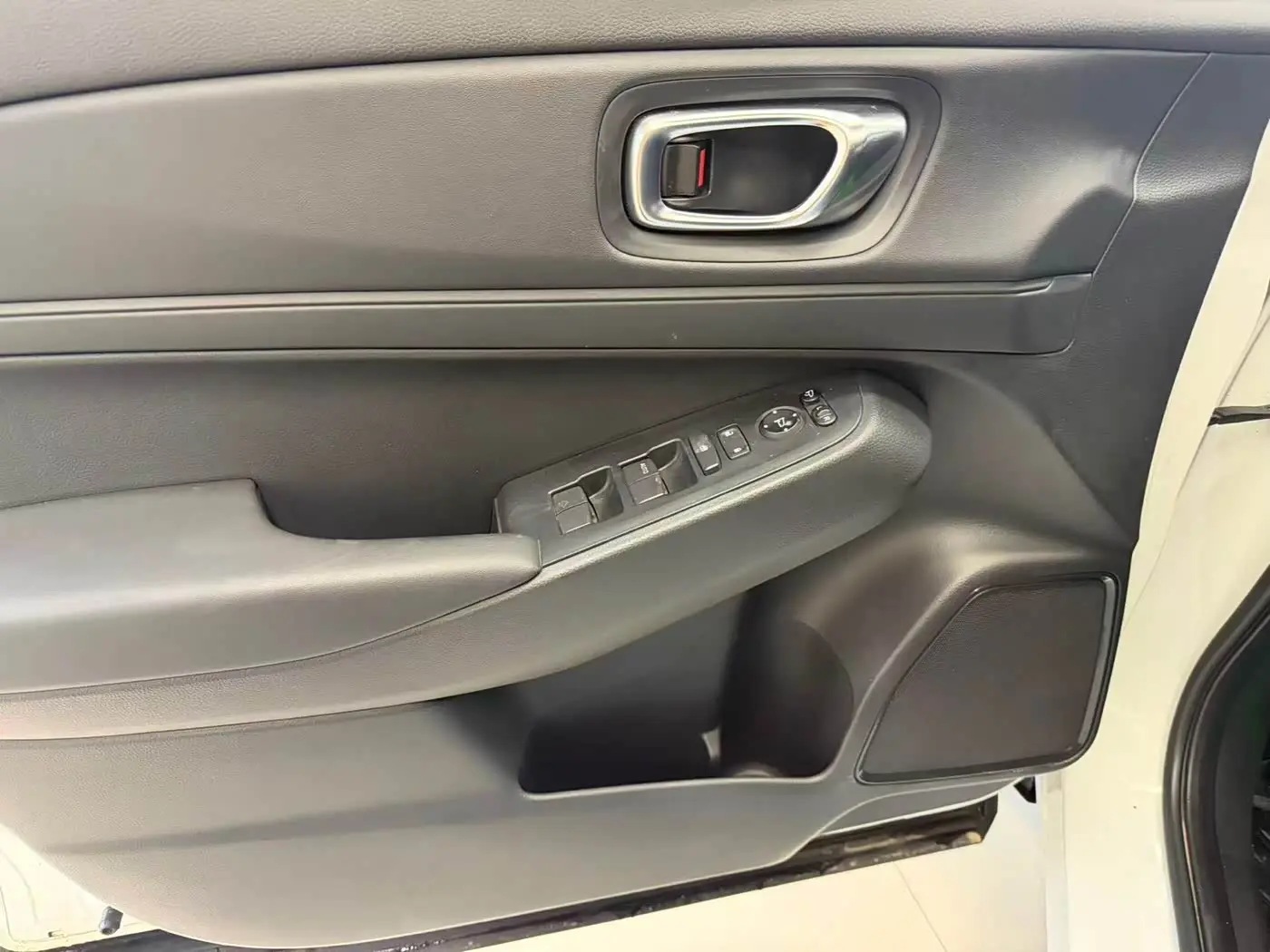 Honda Vezel 2023 — Photo 6/16