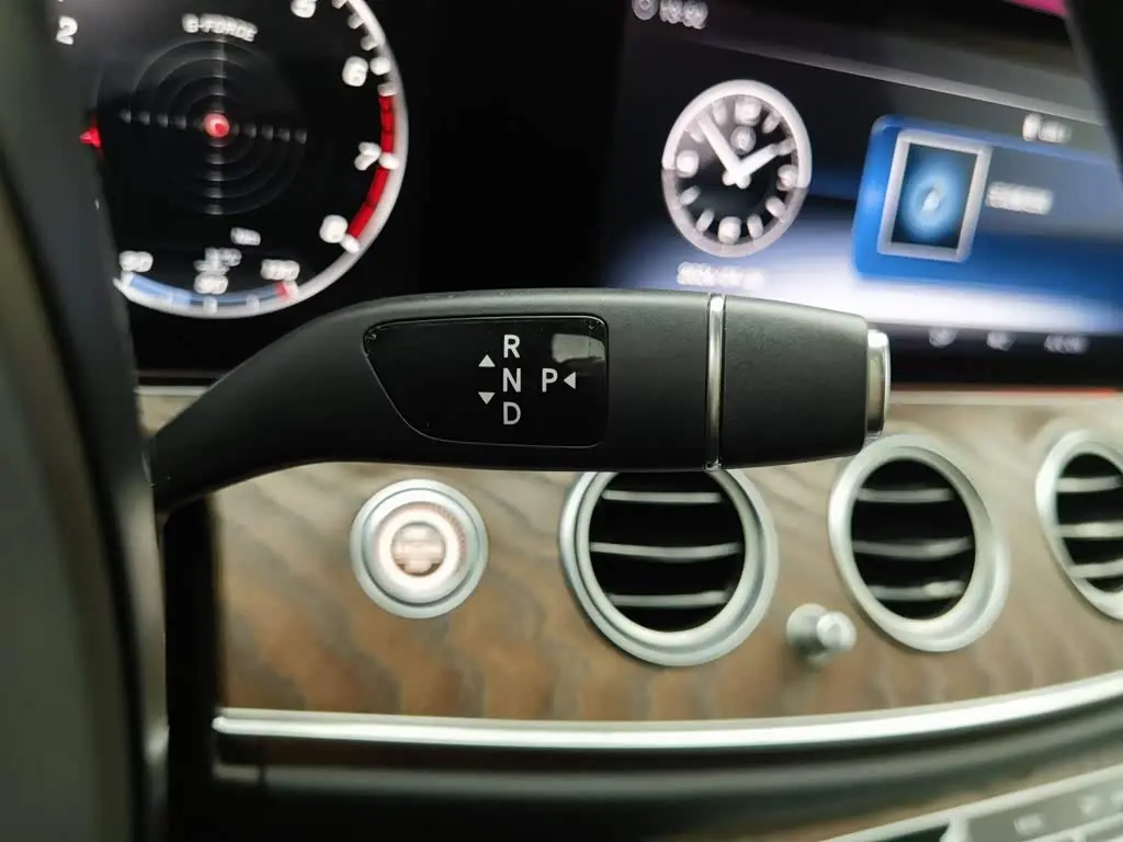 Mercedes-Benz E-Class 2018 — Photo 13/20
