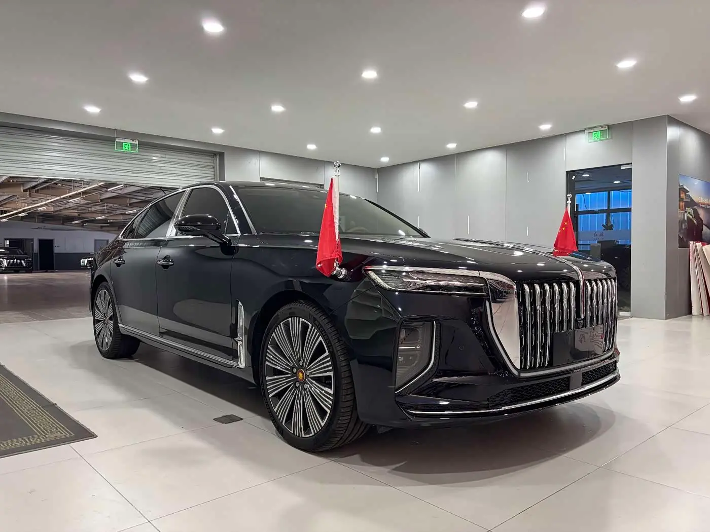 Hongqi H9 2025 — Photo 1/9