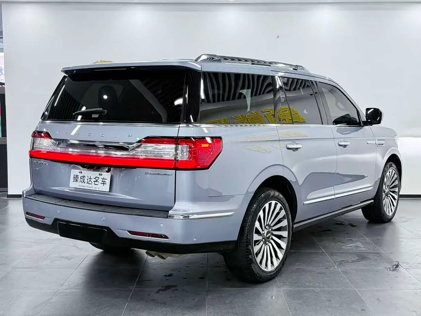 Lincoln Navigator 2019 — Photo 5/20