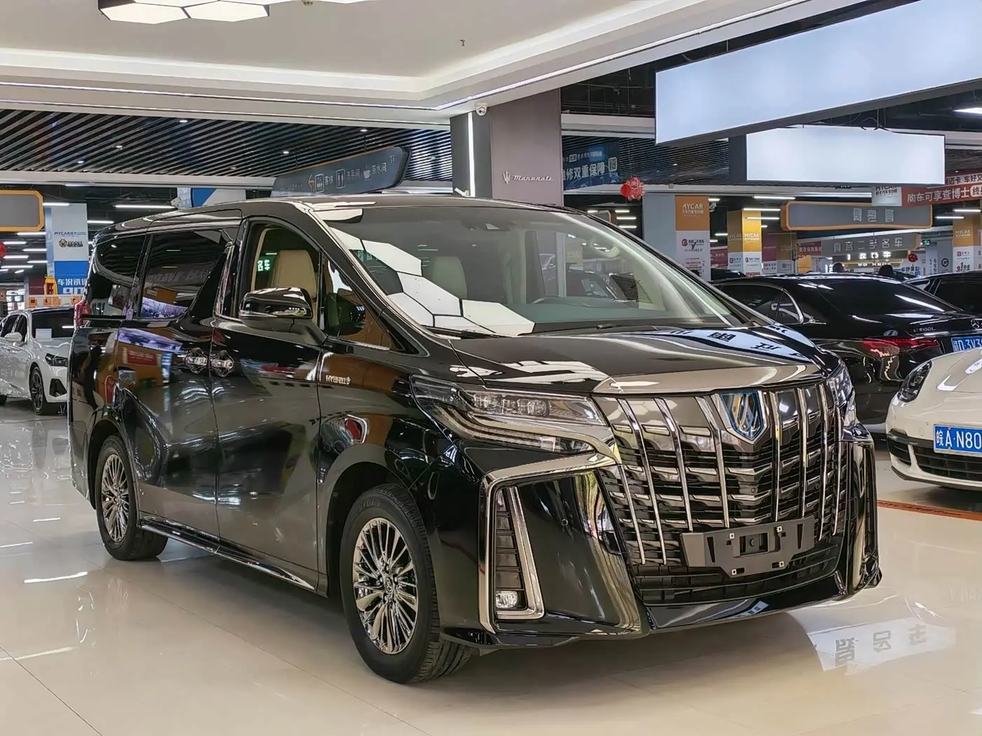 Toyota Alphard 2023 — Photo 3/20