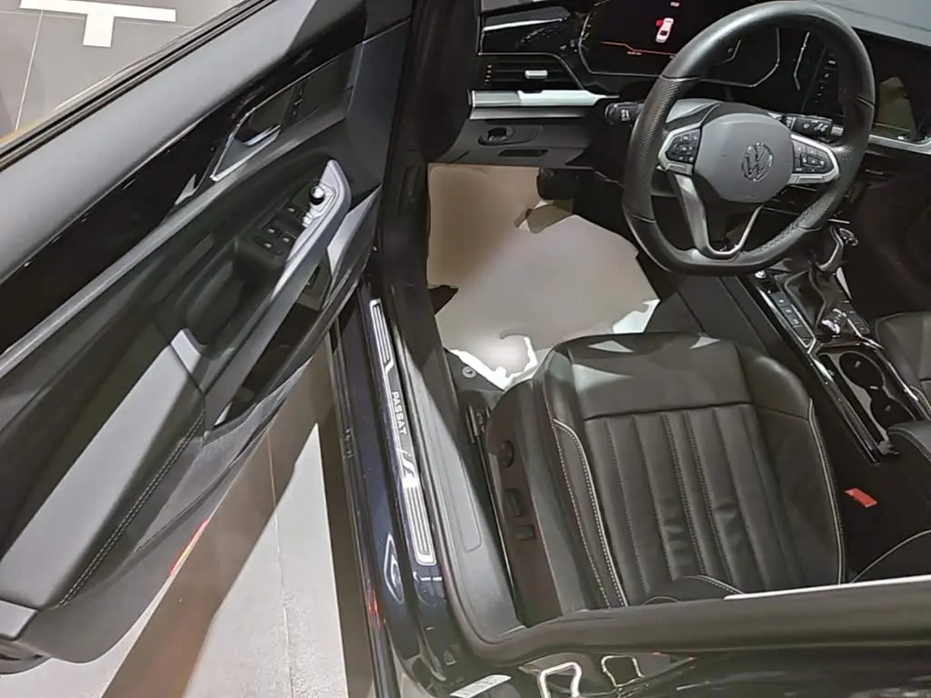 Volkswagen Passat 2021 — Photo 16/20