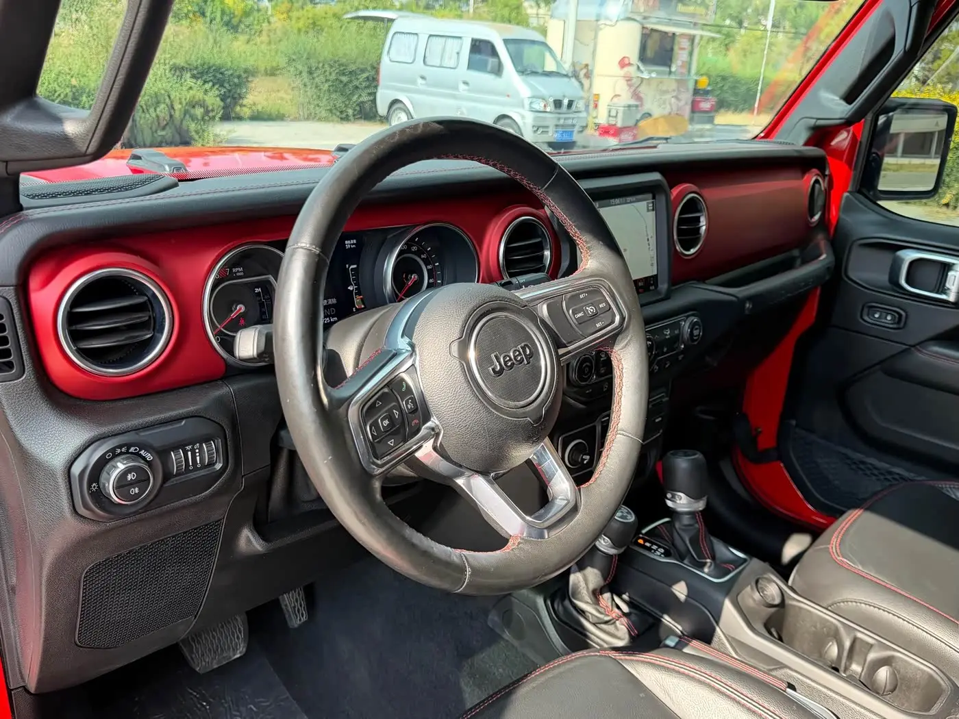 Jeep Wrangler 2019 — Фото 12/20