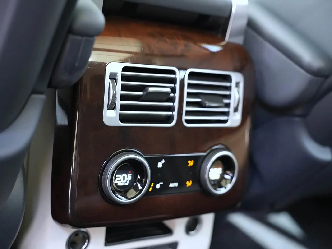 Land Rover Range Rover 2020 — Photo 15/17