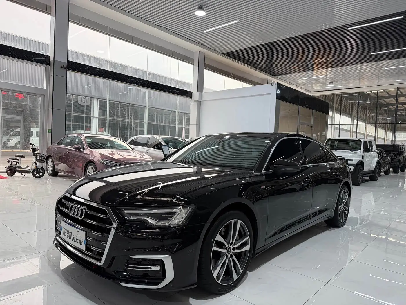 Audi A6L 2023 — Фото 1/15