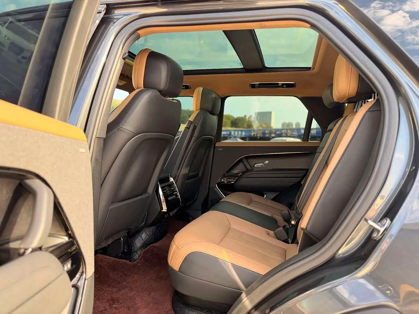 Land Rover Range Rover Sport 2022 — Photo 7/9