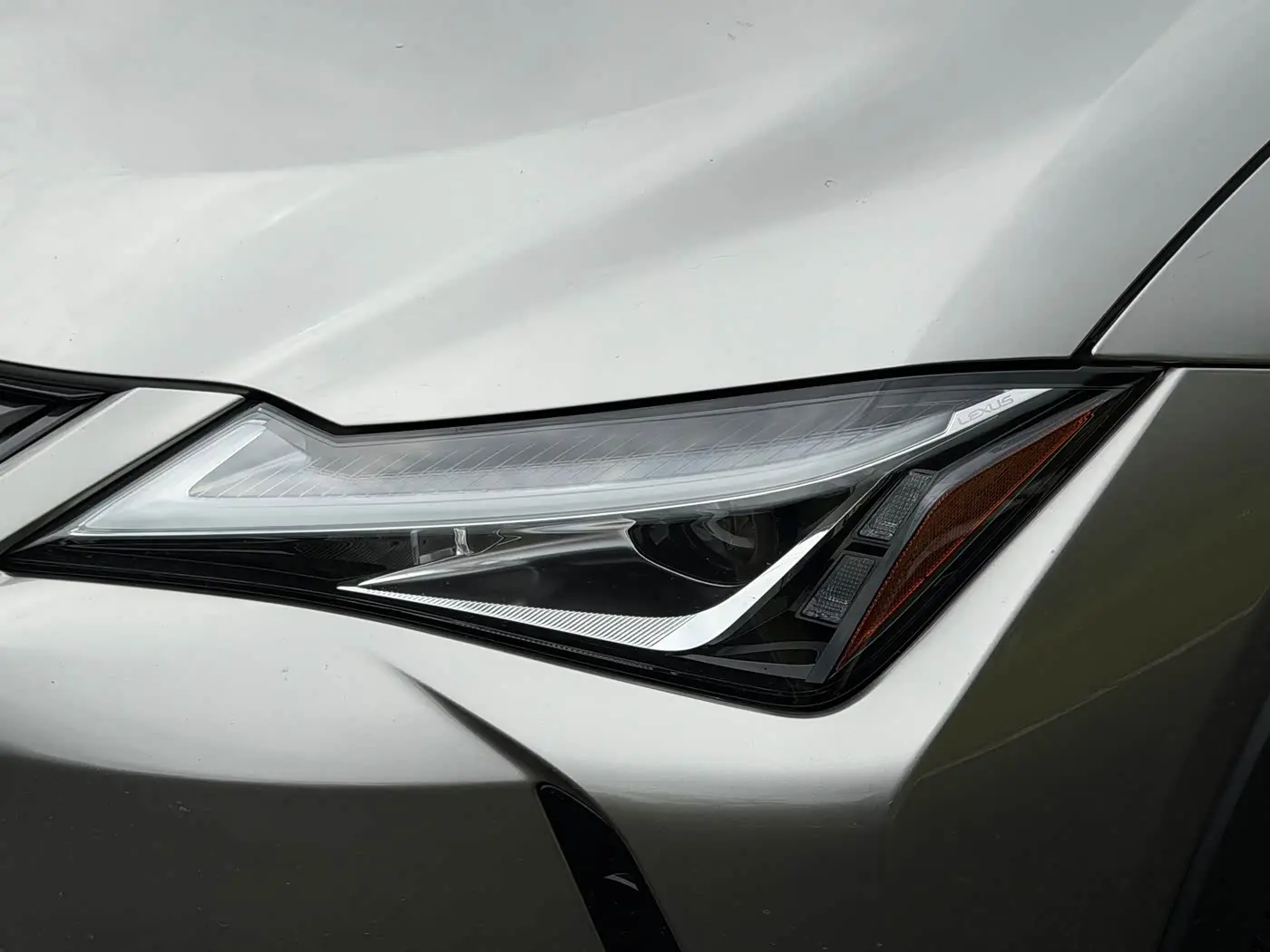 Lexus UX 2021 — Photo 13/17