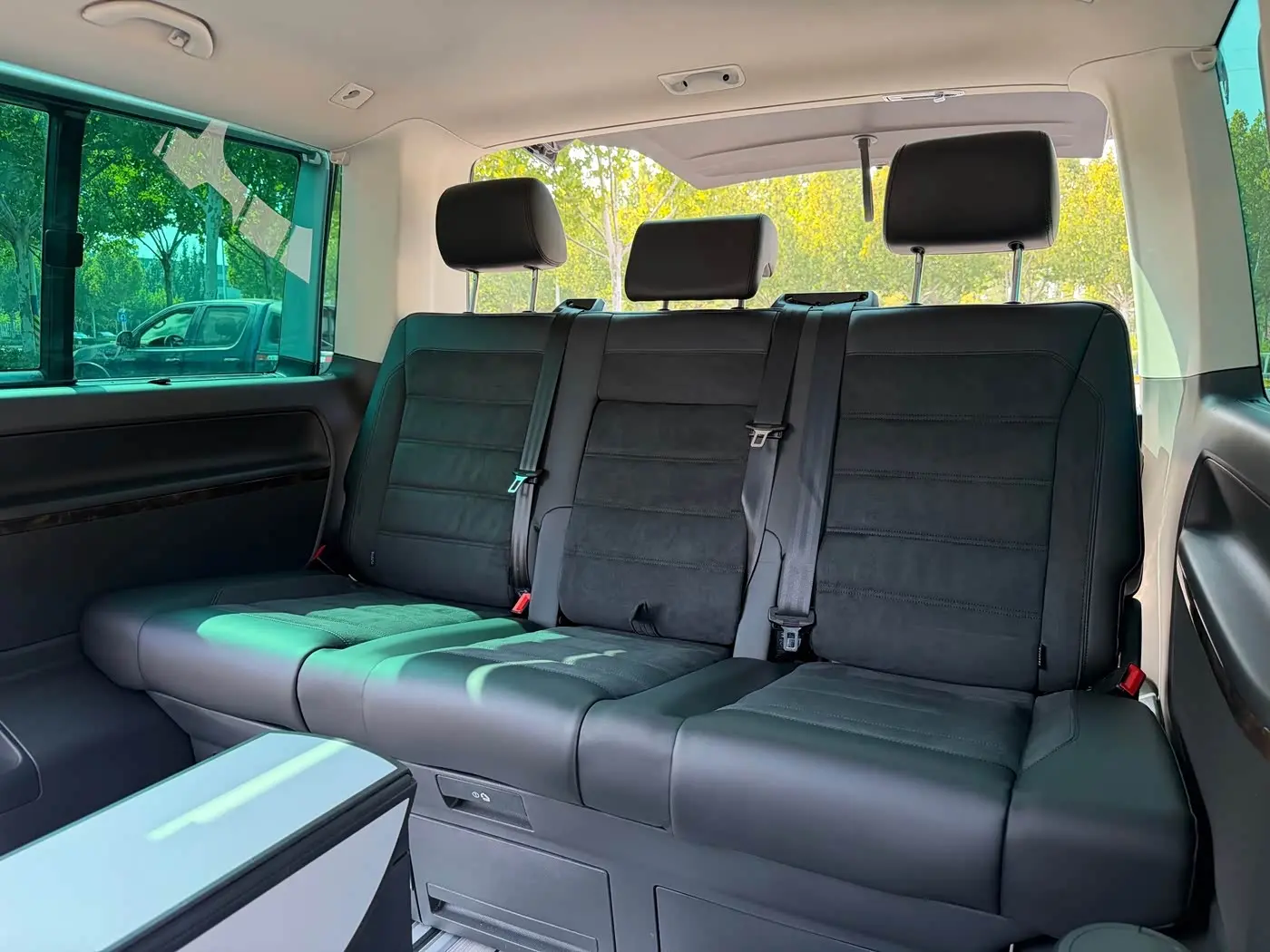 Volkswagen Multivan 2017 — Photo 10/20
