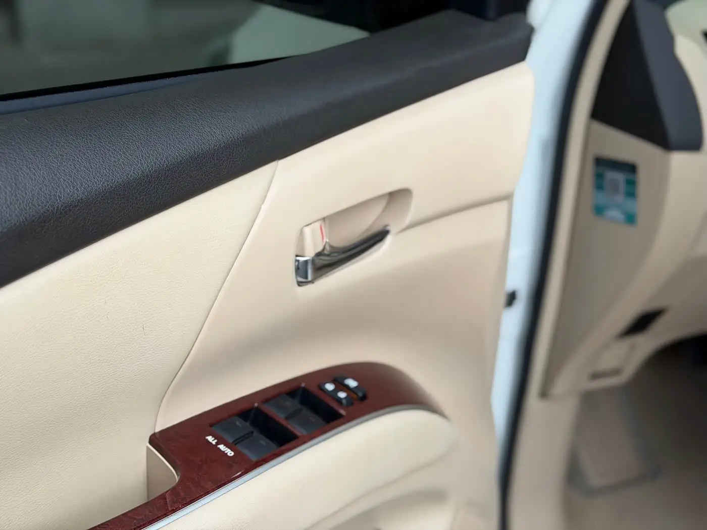 Toyota Previa 2018 — Photo 6/20