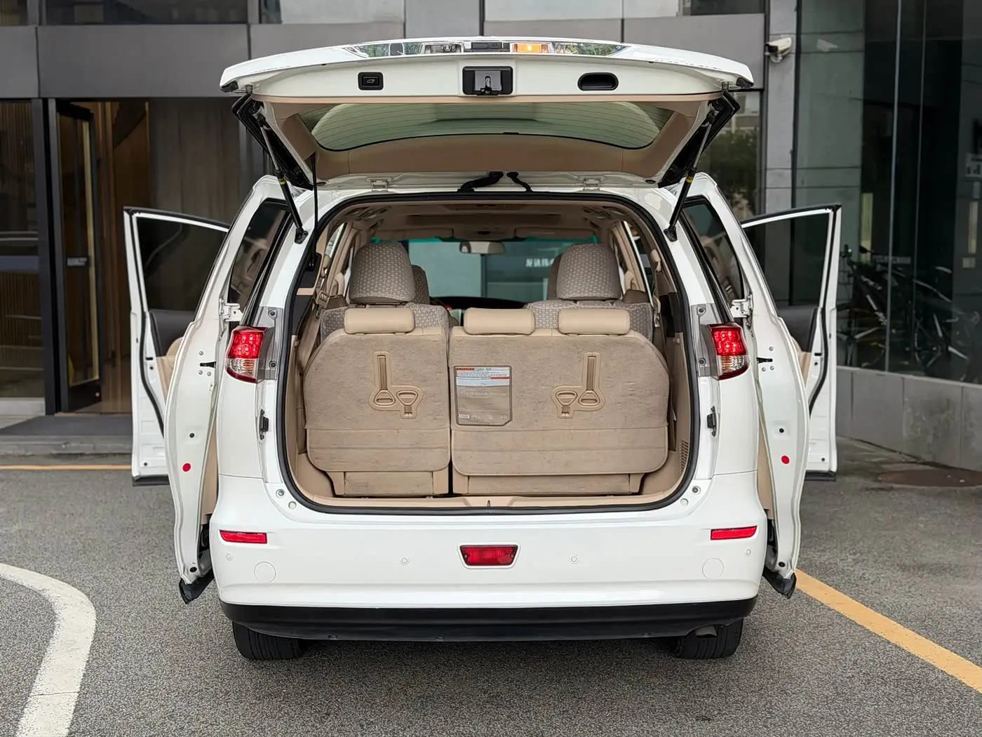Toyota Previa 2018 — Photo 17/20