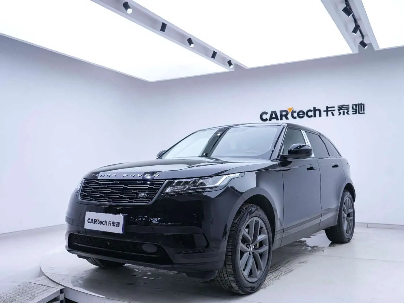 Land Rover Range Rover Velar 2024 — Фото 8/20