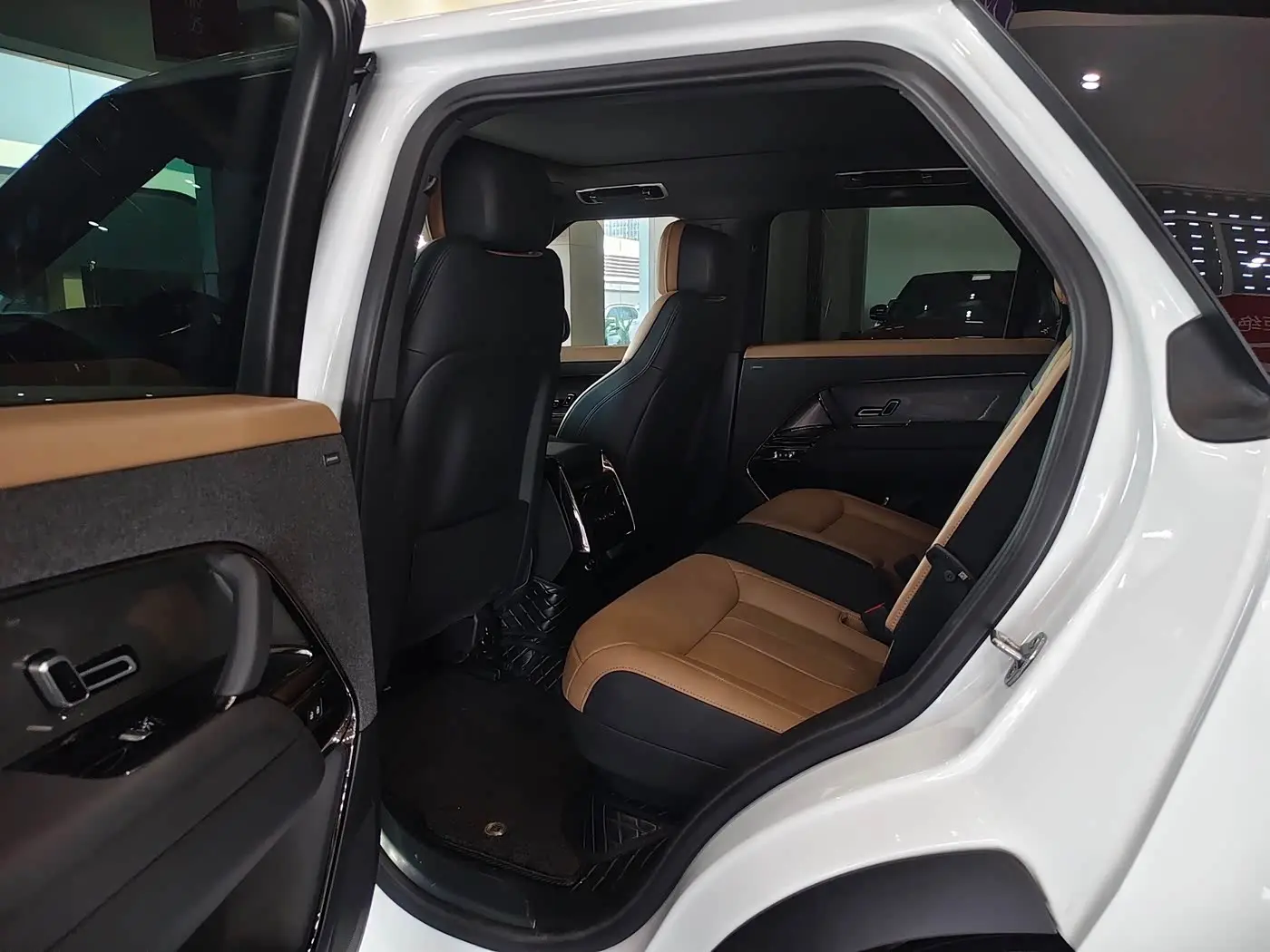 Land Rover Range Rover Sport 2023 — Photo 11/20