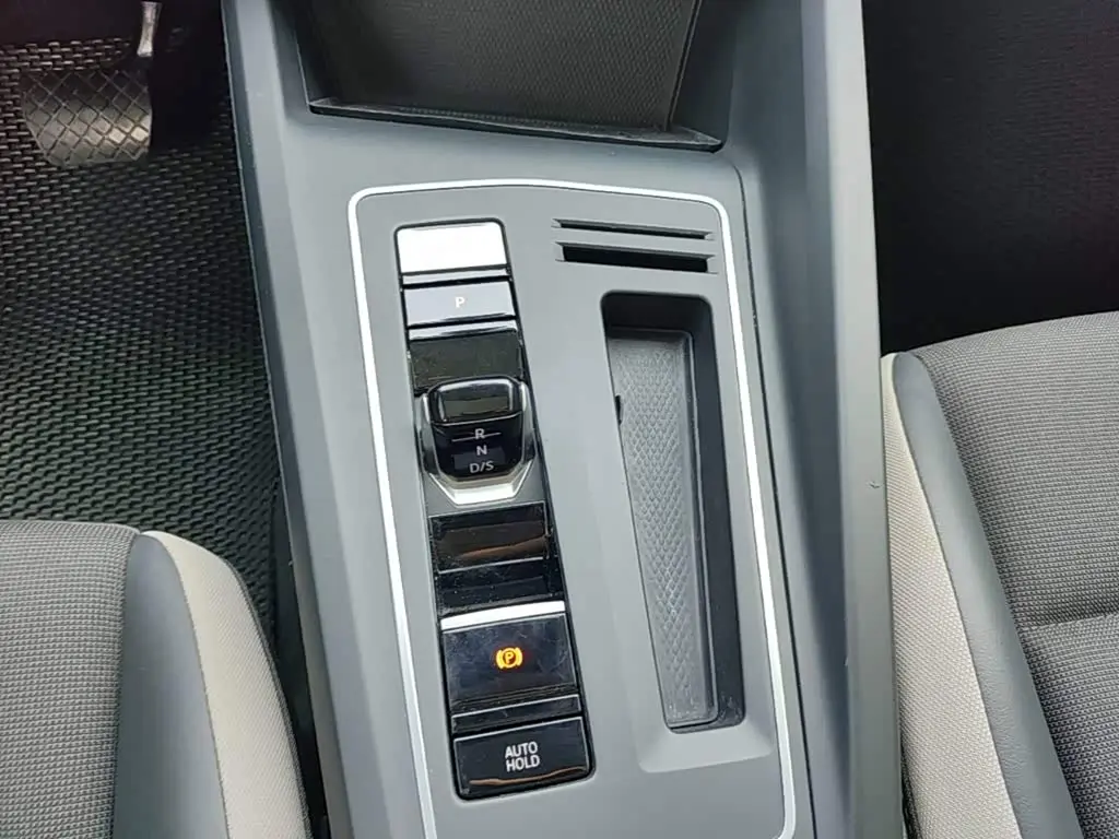 Volkswagen Golf 2024 — Photo 10/20