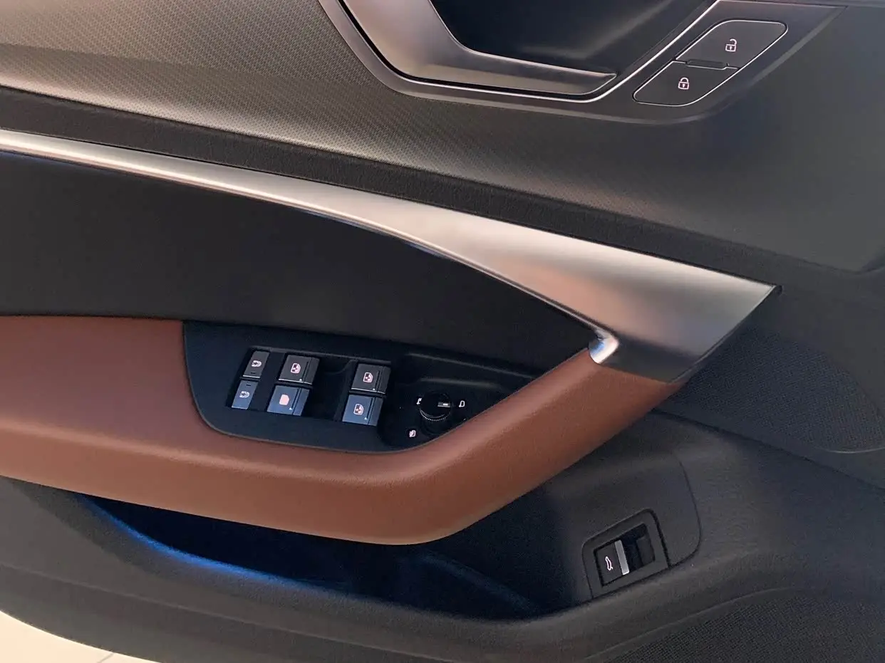 Audi A6L 2023 — Photo 19/20