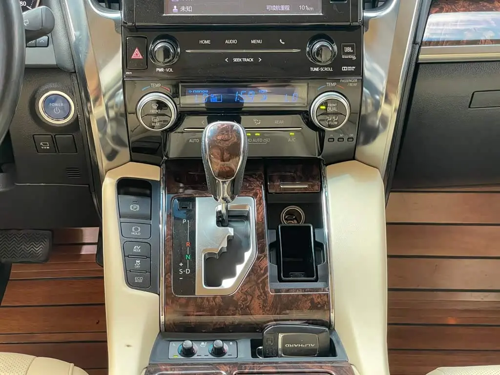 Toyota Alphard 2019 — Photo 20/20