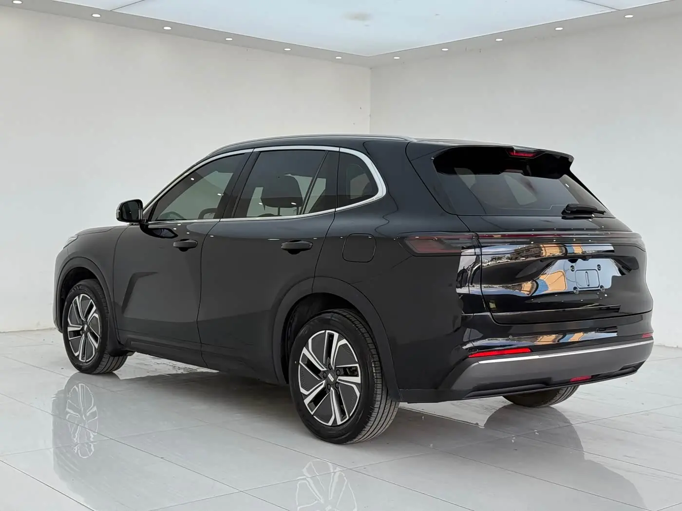 Geely Galaxy Galaxy Starship 7 EM-i 2025 — Фото 12/12