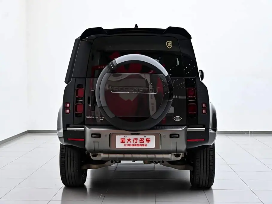 Land Rover Defender 2023 — Photo 8/20