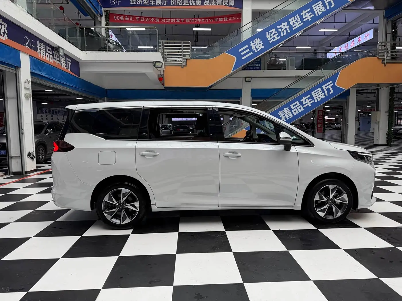 GAC Trumpchi Trumpchi M6 2022 — Фото 4/20