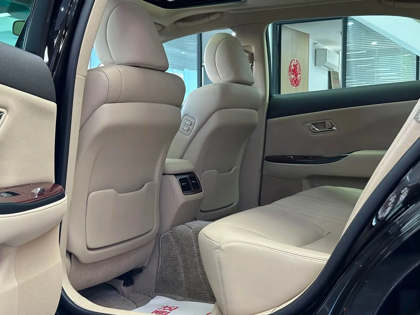 Toyota Crown 2011 — Photo 8/15