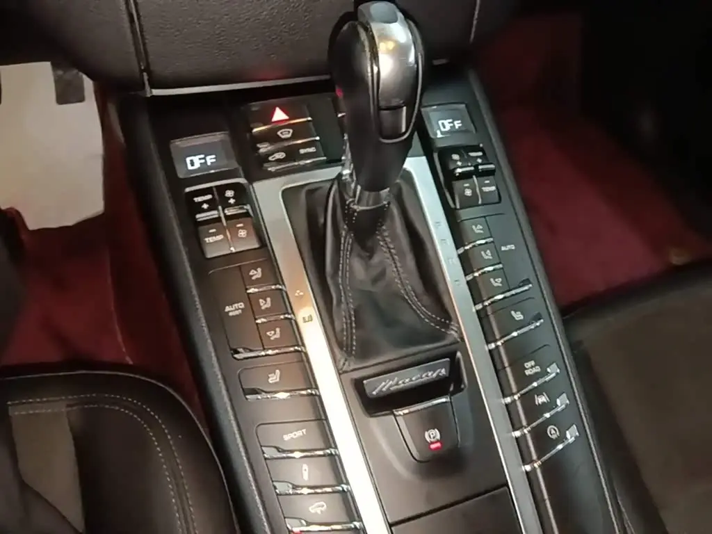 Porsche Macan 2017 — Фото 14/20