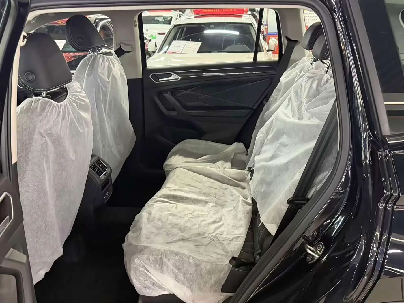 Volkswagen Tiguan L PHEV 2025 — Photo 9/20
