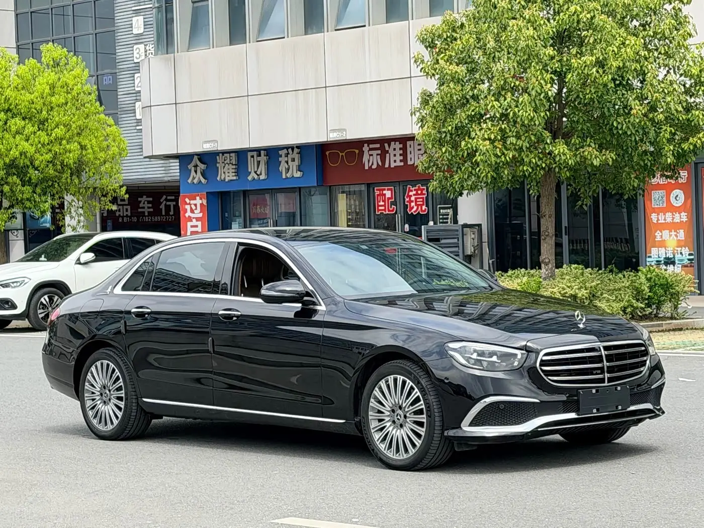 Mercedes-Benz E-Class 2023 — Photo 2/15